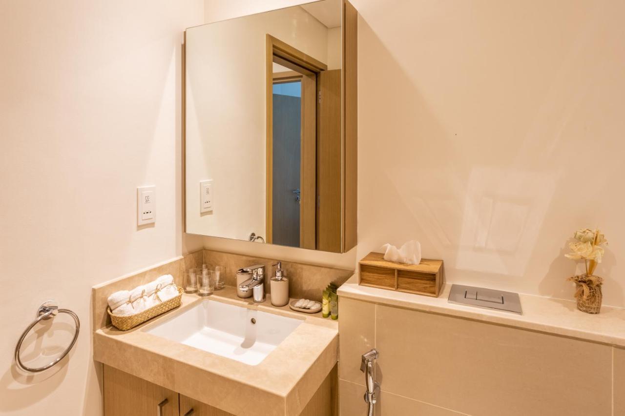 Waves Holiday Home - Waterfront Apartment With Breathtaking Sea Views Dubai Exterior foto